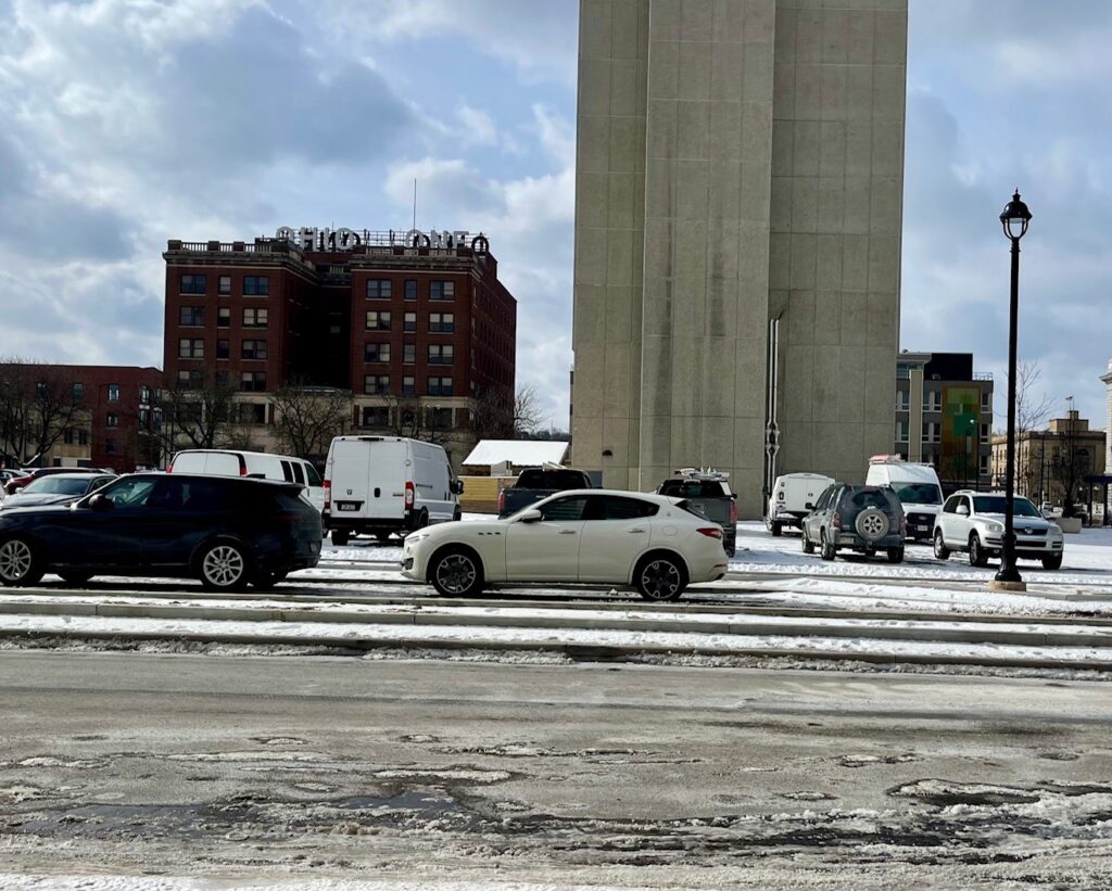 Former Realty Building lot across from Chase Bank location at the corner of Market and E. Federal St.